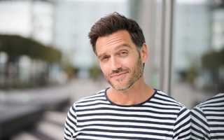 Когда уместно дарить цветы мужчине и как правильно их преподнести