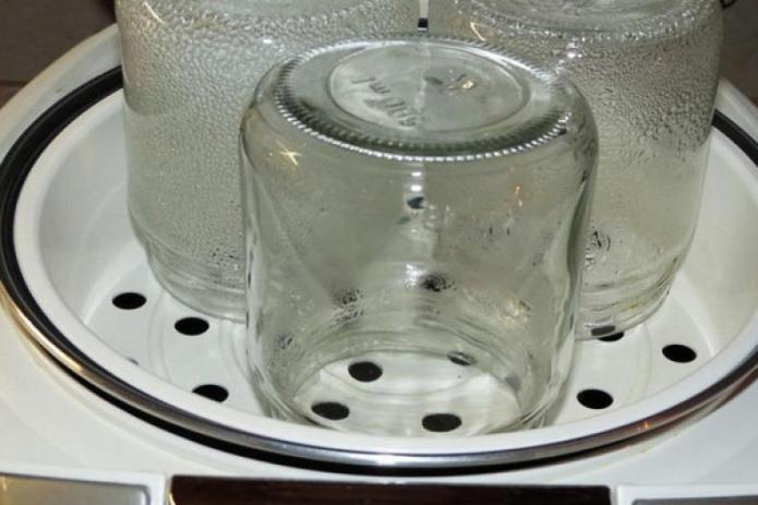 Как правильно стерилизовать стеклянные банки и крышки для закруток