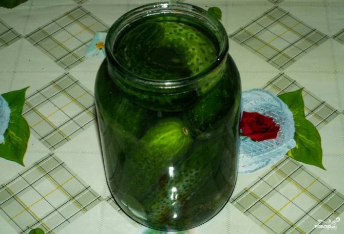Маринад должен покрывать содержимое банки