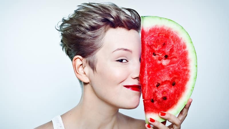 Верный друг женщины - арбуз: чем он полезен для организма